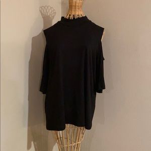 🌙✨ Black turtleneck cold shoulder shirt
